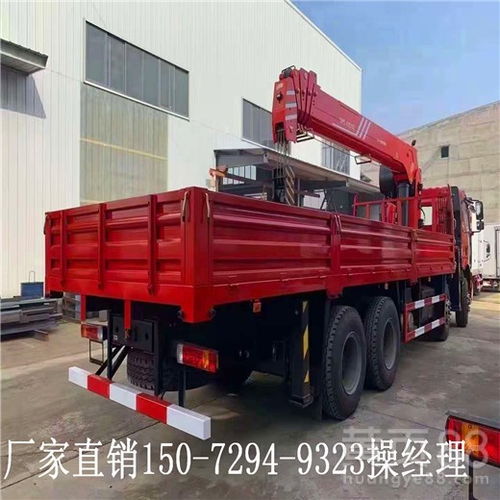 隨車吊操作簡單高效，清障隨車吊應(yīng)用廣泛