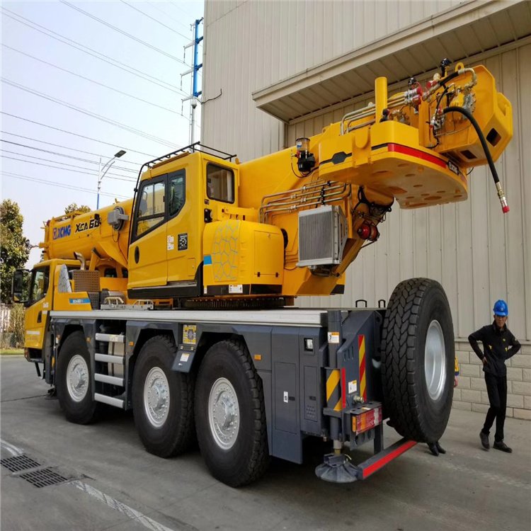 定安縣25噸隨車吊租賃助力大型吊裝與高空作業(yè)，高效裝卸大罐無憂